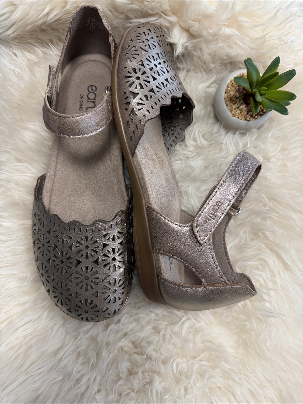 Bronnie 10M Casual Slip-On Perforated Sandals
Gold Arch Support RoseGold NWOB